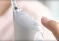 female hand holding Philips Sonicare Airfloss Ultra flosser